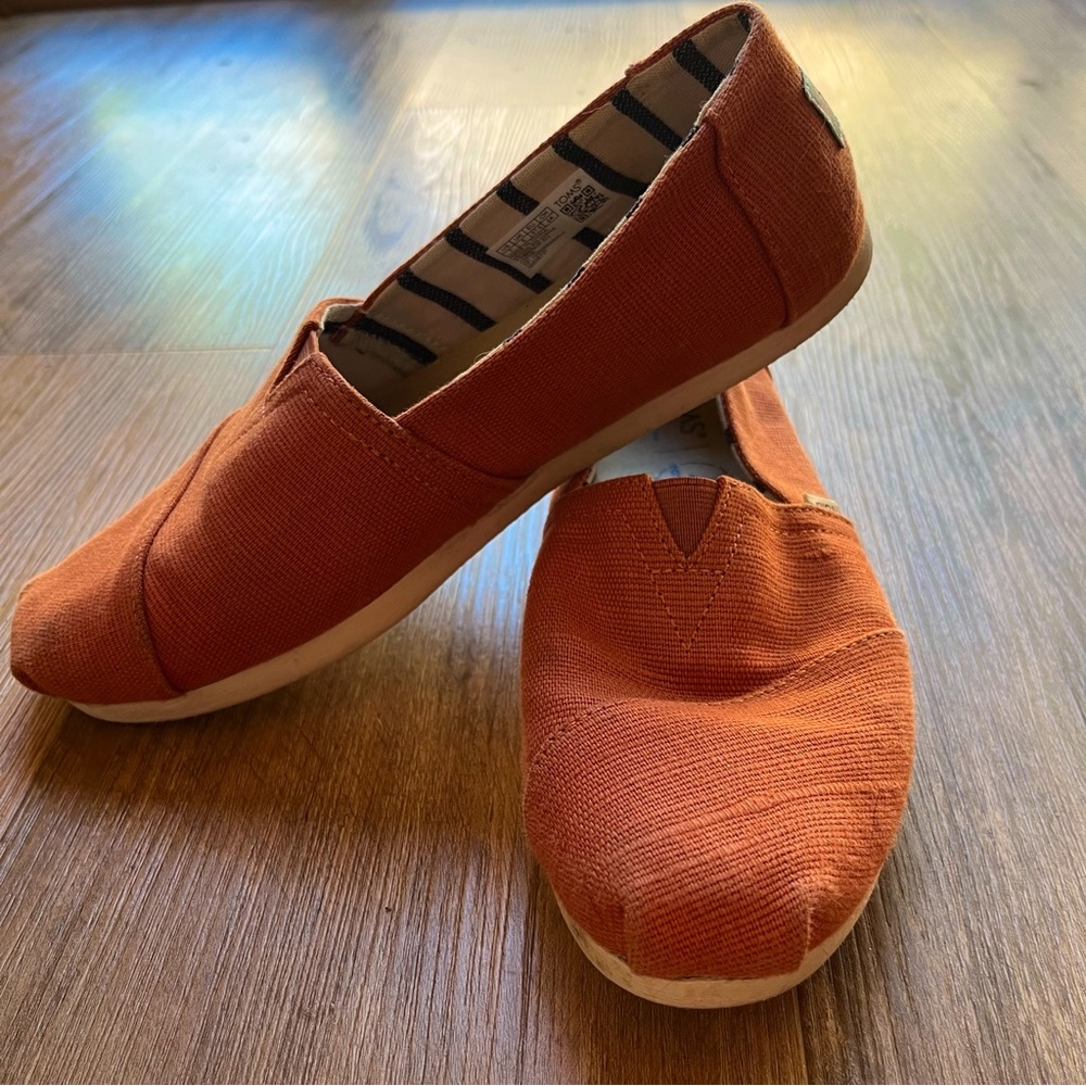 Orange Tom’s size 7 Women Canvas Slip-ons